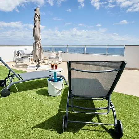 Penthouse With Stunning View And Rooftop Terrace *